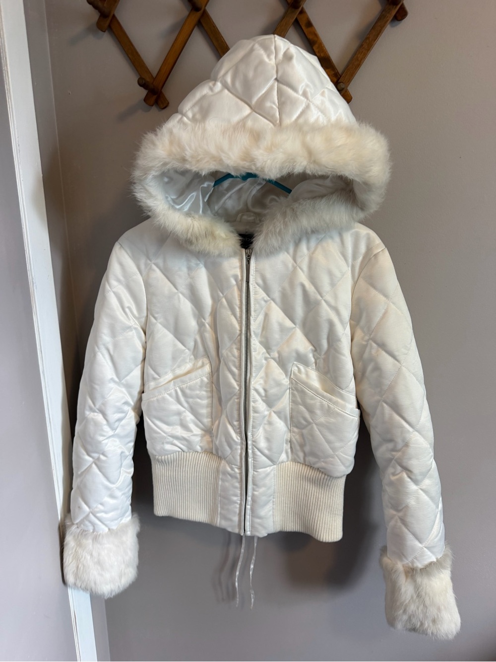 True Y2K bebe White Down Quilted Rabbit Fur Trim Jacket L (vintage sizing)